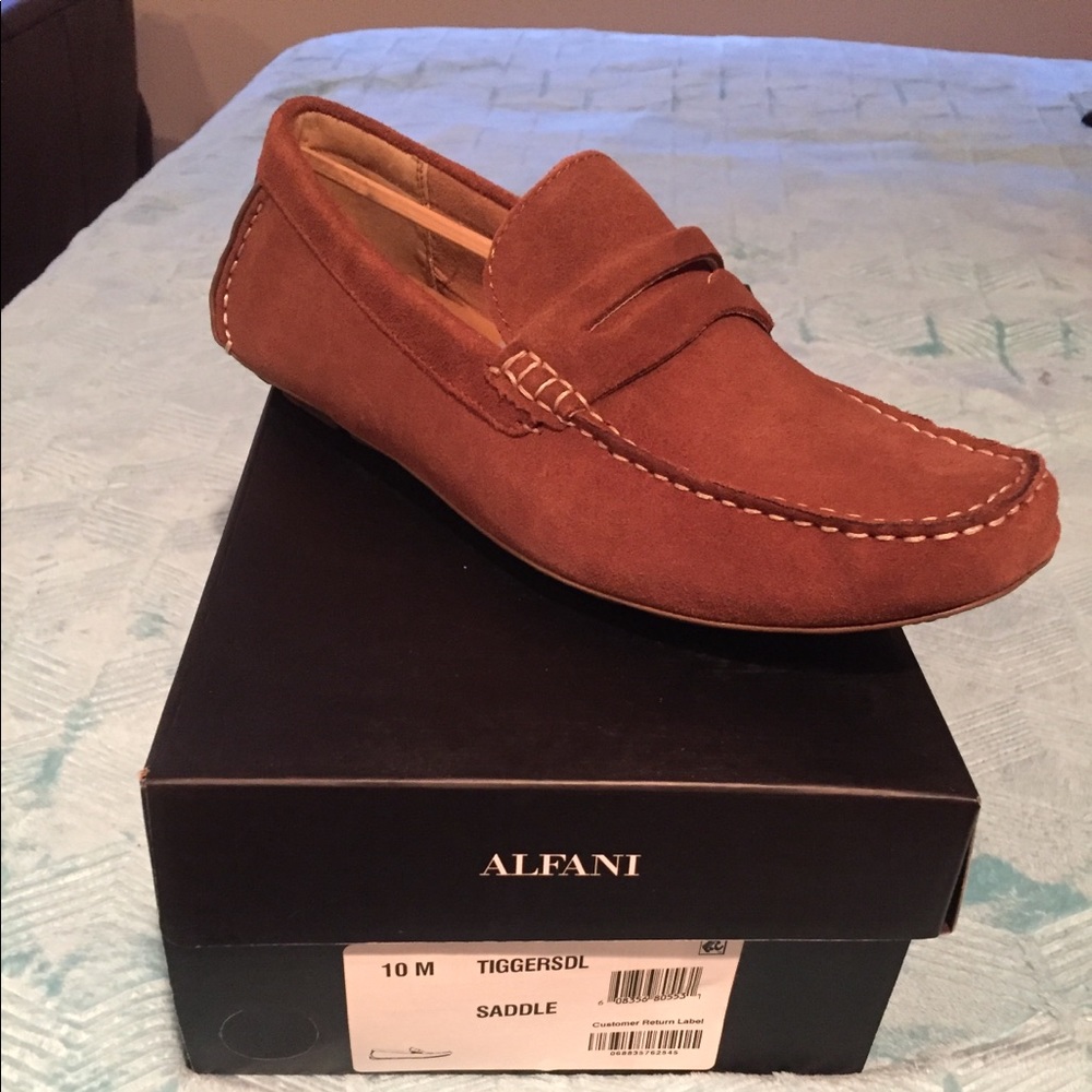 Brand new never worn men’s loafers